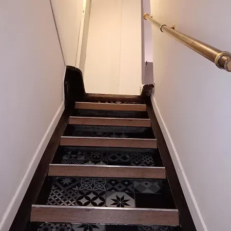 Apartment Centre *